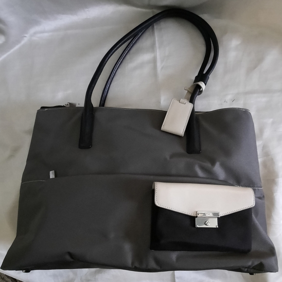 Tumi Nylon Triple Zipper Compartments, Gray Tote 73643GSP, w/Laptop Pouch - Picture 2 of 15